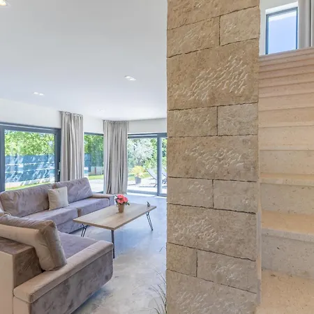 Adistria Villa *