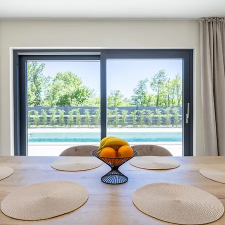 Villa Adistria *